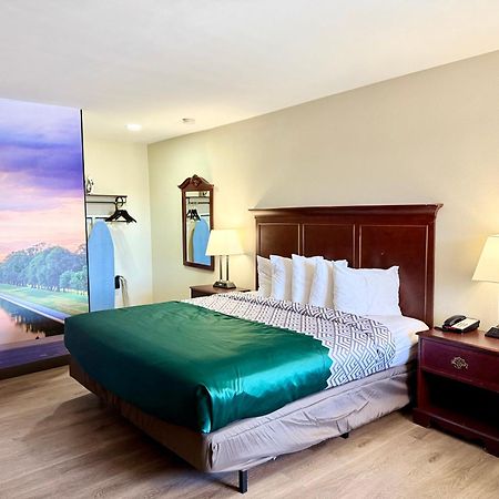 Governor House Inn Arlington/ฟอลส์เชิร์ช ภายนอก รูปภาพ