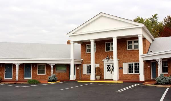 Governor House Inn Arlington/ฟอลส์เชิร์ช ภายนอก รูปภาพ