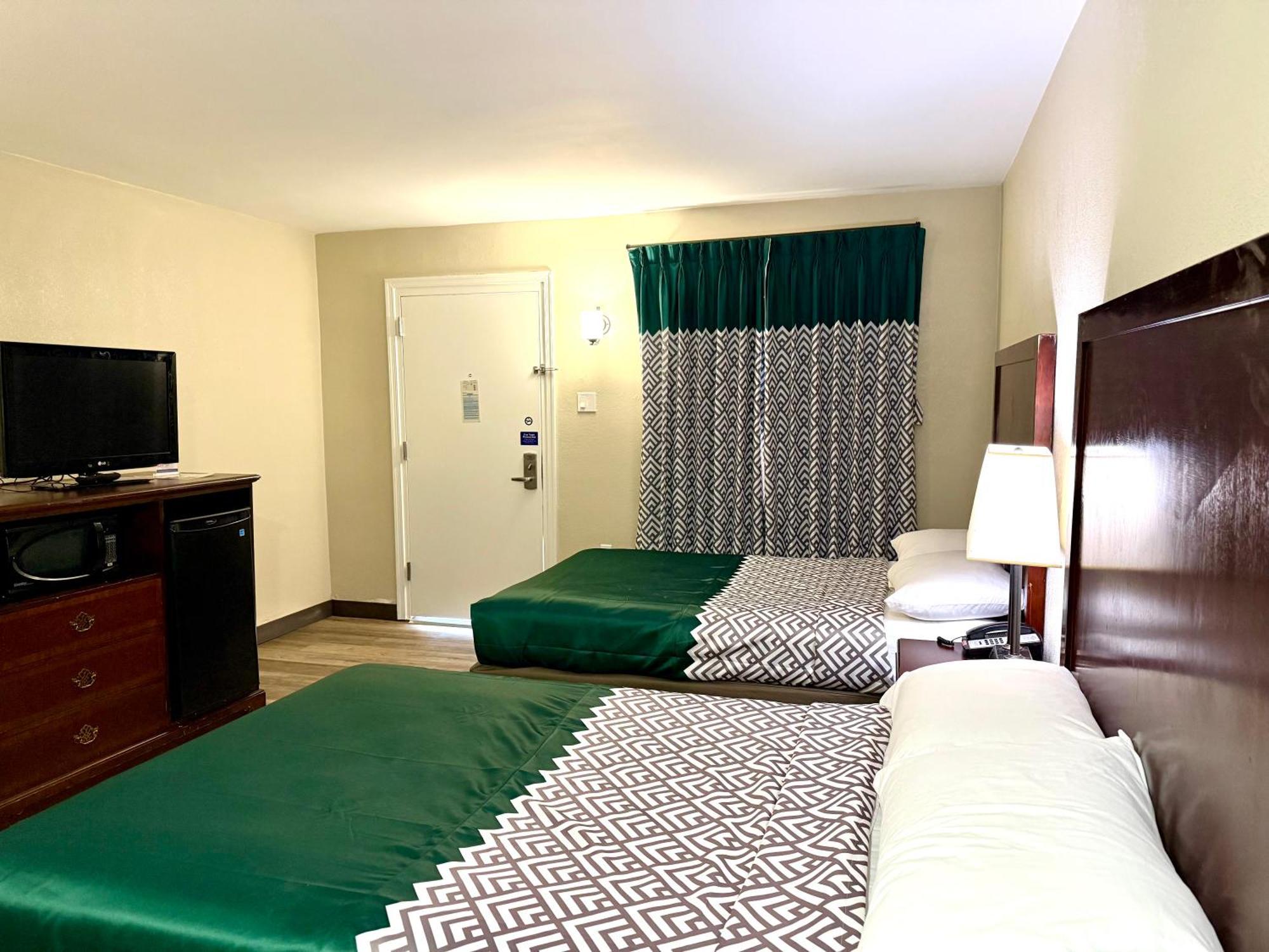 Governor House Inn Arlington/ฟอลส์เชิร์ช ภายนอก รูปภาพ