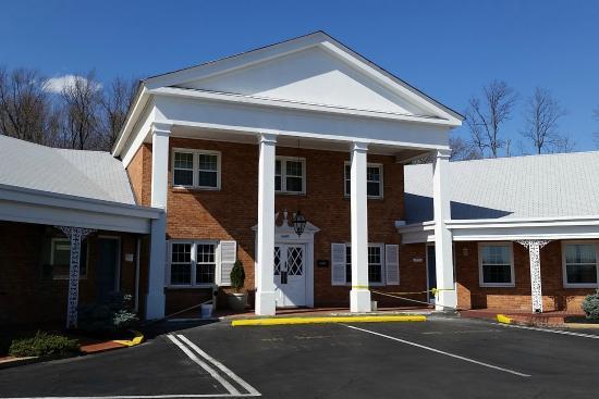 Governor House Inn Arlington/ฟอลส์เชิร์ช ภายนอก รูปภาพ