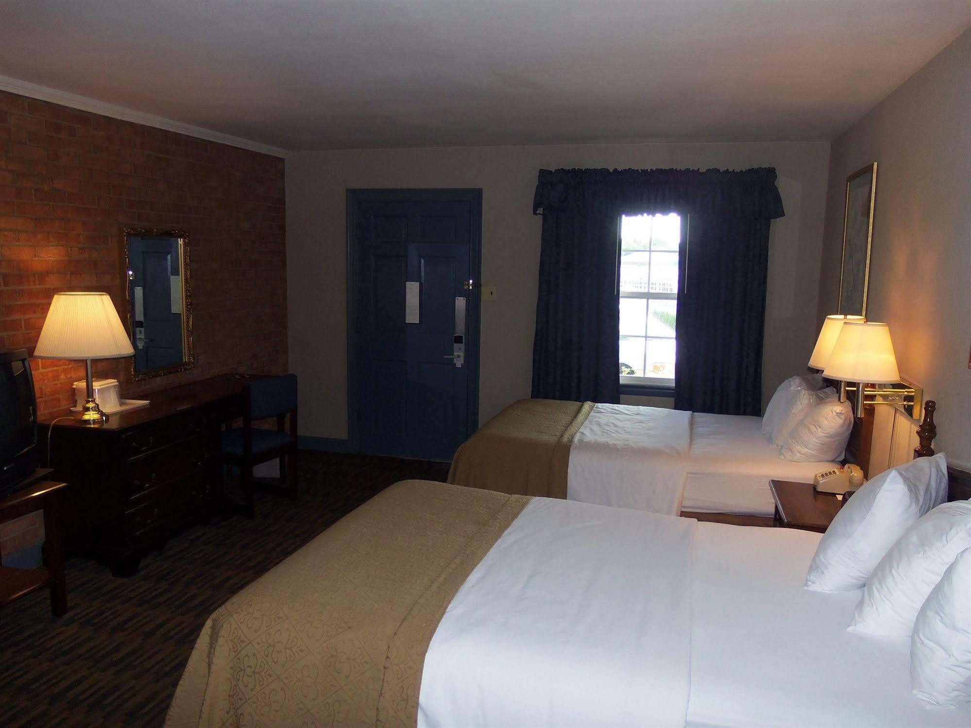 Governor House Inn Arlington/ฟอลส์เชิร์ช ภายนอก รูปภาพ